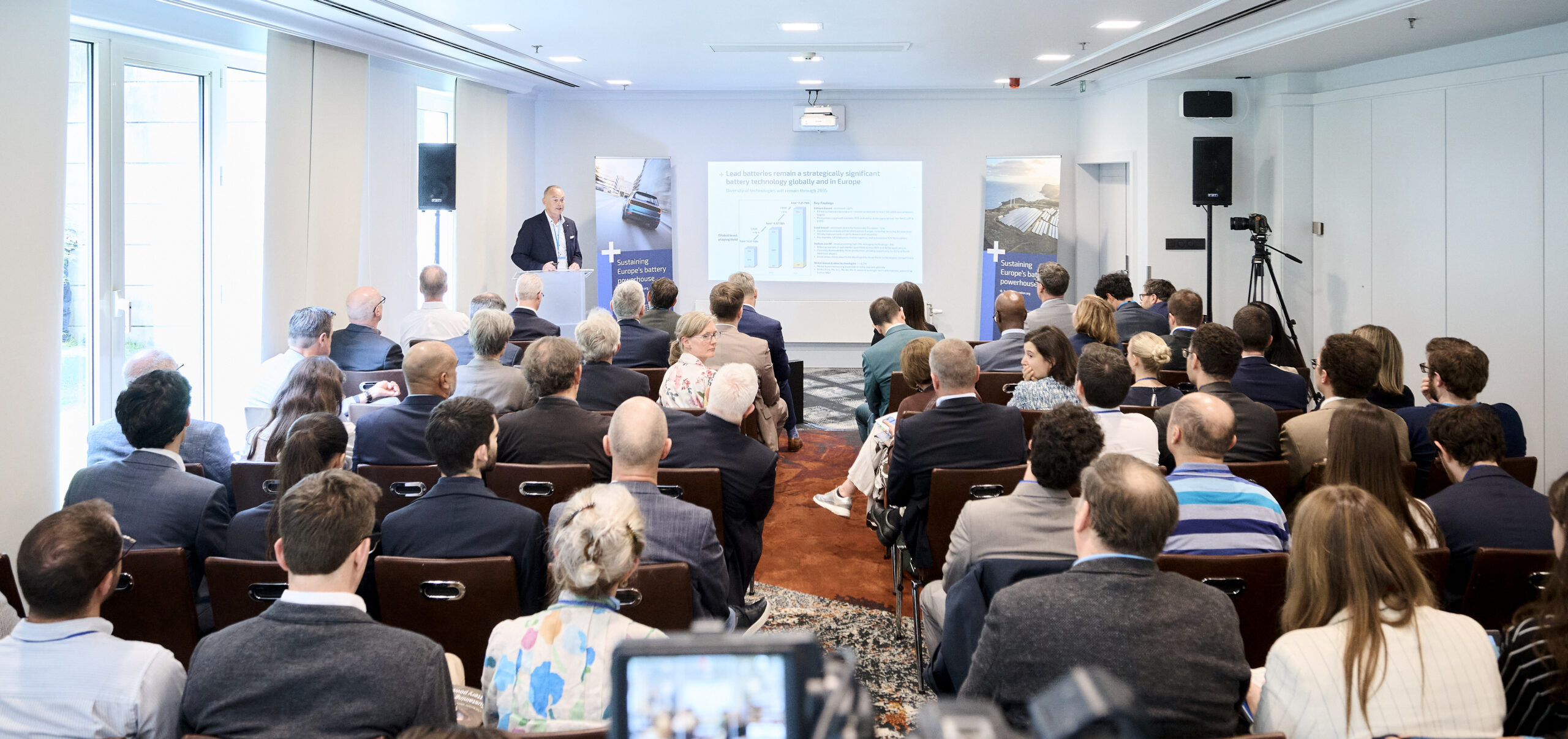 Manufacturers call on policymakers to back all battery technologies and incentivise made in Europe, or risk falling behind